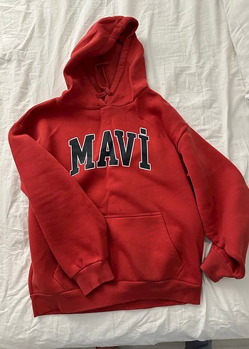 Kırmızı Kapüşonlu MAVİ Baskılı Sweatshirt