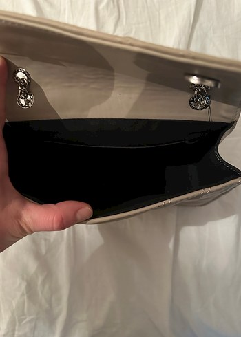  Beden Zincir Detaylı Bej Deri Kadın Çanta