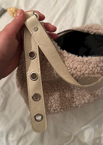  Beden ten rengi Renk Peluş Detaylı Bej Kadın El Çantası