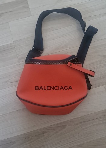 Balenciaga Kırmızı Baskılı Kadın Çapraz Çanta