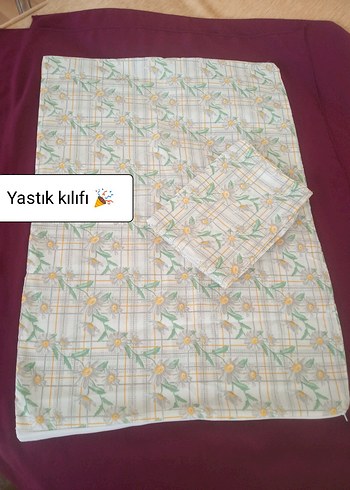 Beyaz Çiçek Desenli Yastık Kılıfı