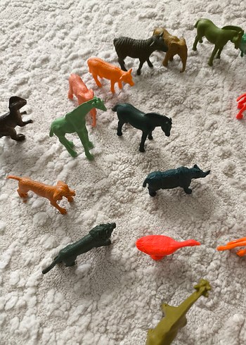 Beden Renkli Mini Dinozor ve Hayvan Figürleri