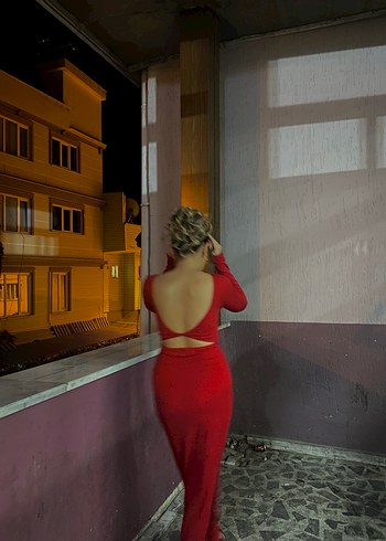 Sırt Detaylı Kırmızı Elbise - Görsel 2