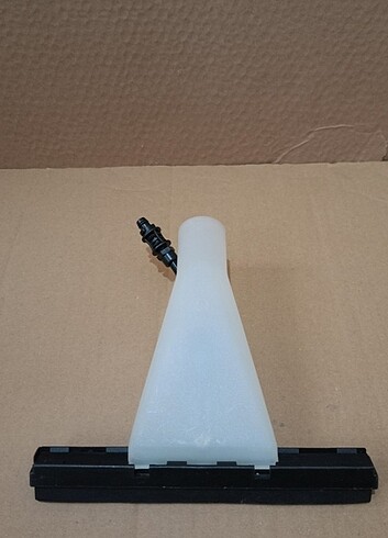 KOLTUK YIKAMA BAŞLIĞI SERUM HORTUMU ÜZERİNDE