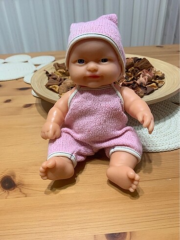 Oyuncak bebek