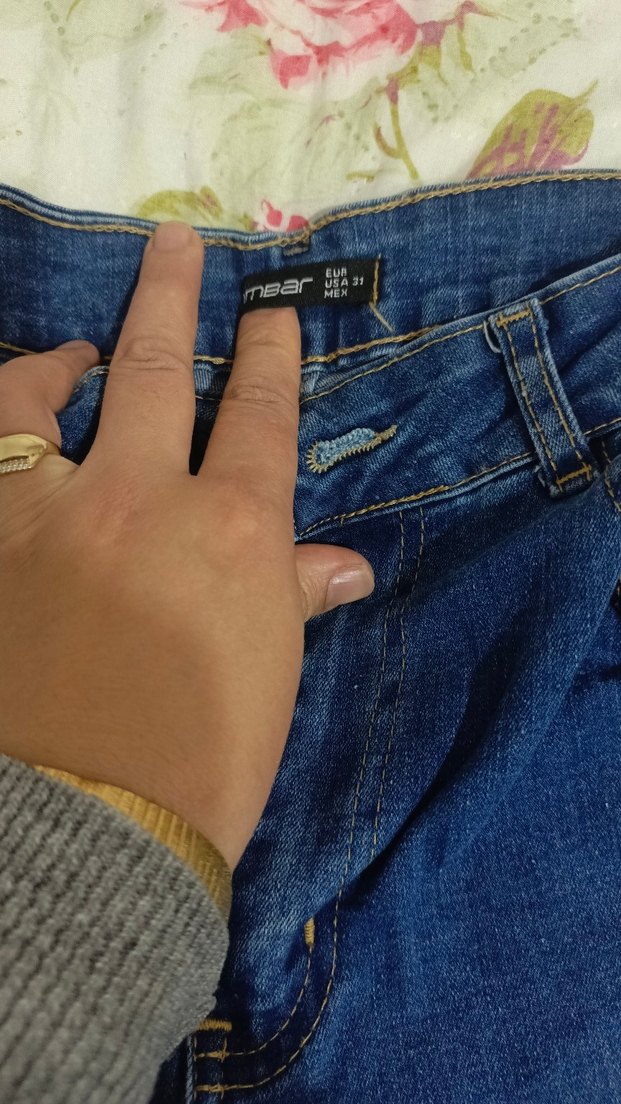 Mavi Düğmeli Kadın Midi Boy Rahat Kesim Kot - Görsel 4