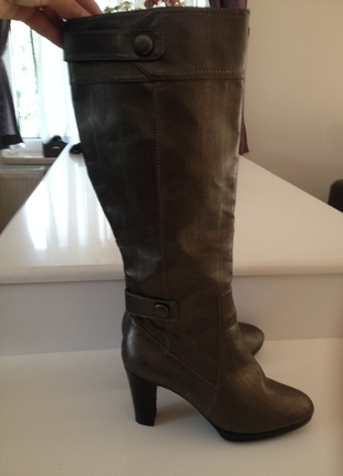 KARGO BENDEN....CHARLES&KEITH;