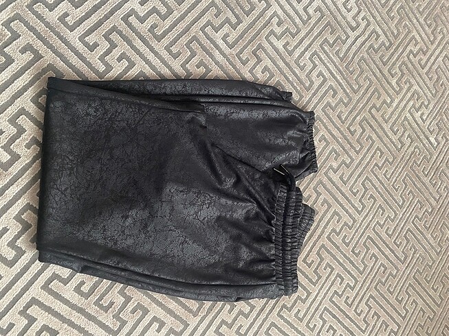 s Beden Deri görünümlü pantolon
