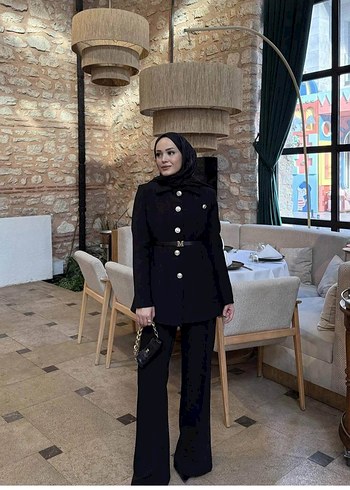 Kadın Siyah Uzun Kol Ceketli Kemerli Takım