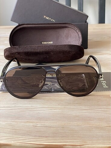 TOM FORD SERTİFİKALI