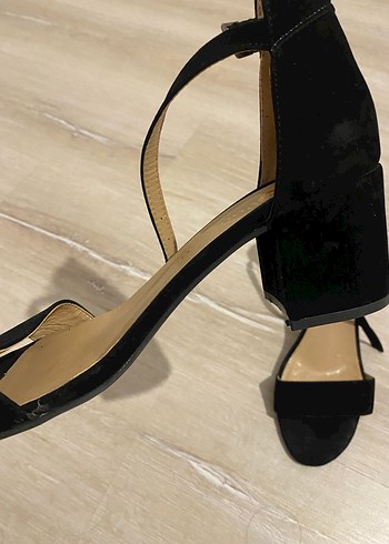 Klasik Siyah Tokalı Topuklu Kadın Ayakkabı - Görsel 2