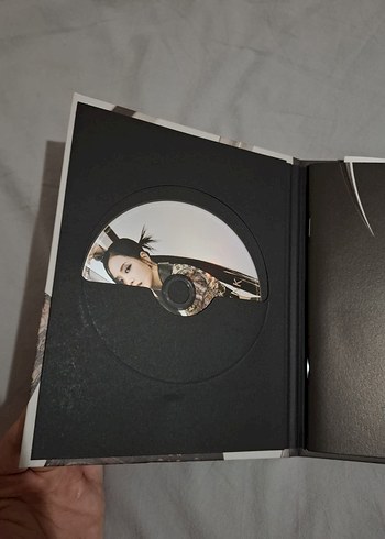 JISOO Versiyonu 2. Albüm Digipack Seti - Görsel 3