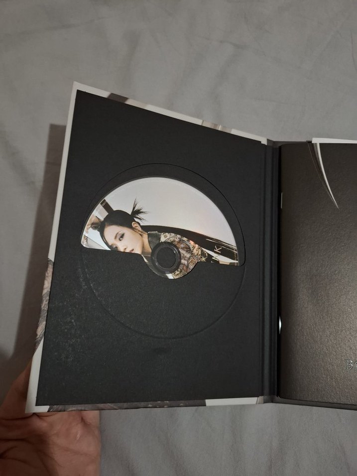 JISOO Versiyonu 2. Albüm Digipack Seti - Görsel 3