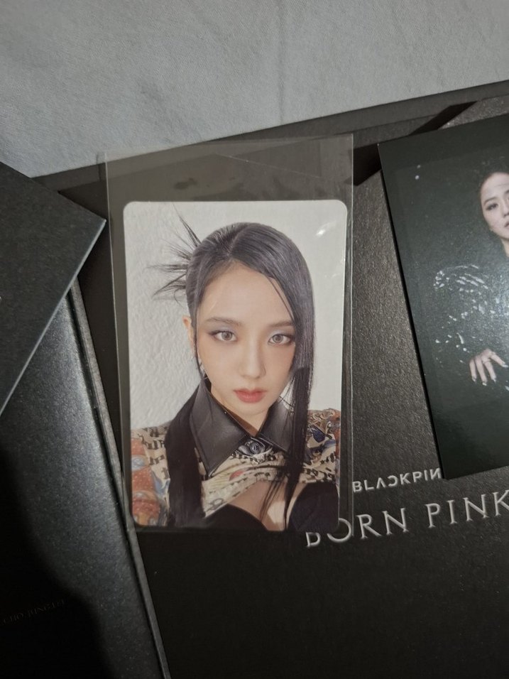 JISOO Versiyonu 2. Albüm Digipack Seti - Görsel 2