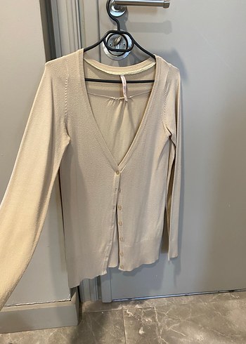 Bershka Bej V Yaka Düğmeli Kadın Hırka