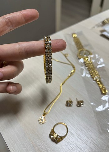 Altın Renkli Payetli Kadın Saati ve kolye takım - Görsel 3