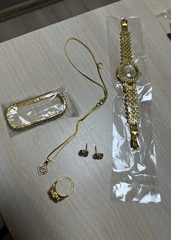 Altın Renkli Payetli Kadın Saati ve kolye takım - Görsel 4