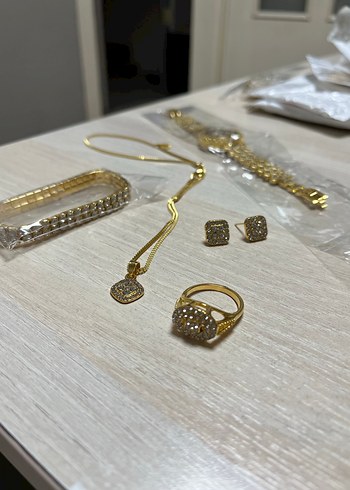 Altın Renkli Payetli Kadın Saati ve kolye takım - Görsel 5