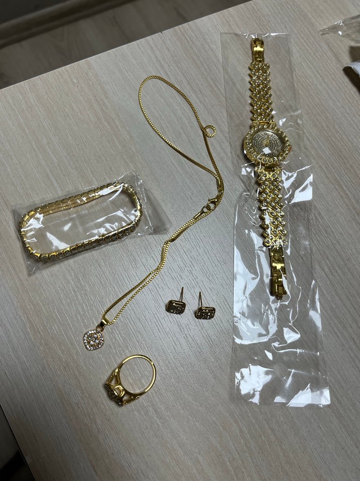Altın Renkli Payetli Kadın Saati ve kolye takım - Görsel 4