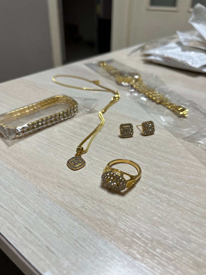 Altın Renkli Payetli Kadın Saati ve kolye takım - Görsel 5