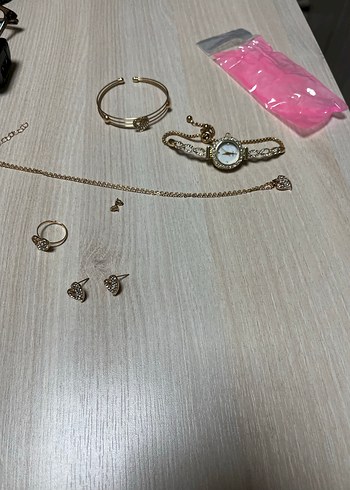 Zincir Detaylı Altın Renk Kadın Takı Seti - Görsel 3