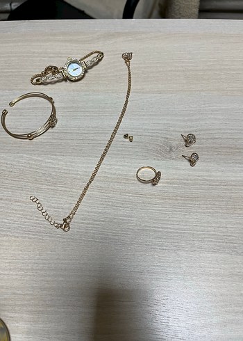 Zincir Detaylı Altın Renk Kadın Takı Seti - Görsel 4