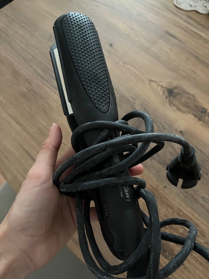 Siyah Saç Düzleştirici - Görsel 2