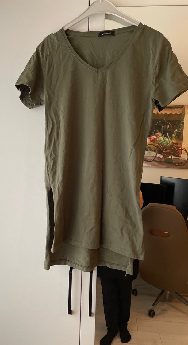 V Yaka Kısa Kollu Salaş Keten Tişört - Görsel 2