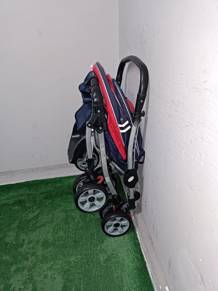 Kırmızı Bebek Arabası Katlanabilir Temiz Sağlamdır Kargo Var - Görsel 5