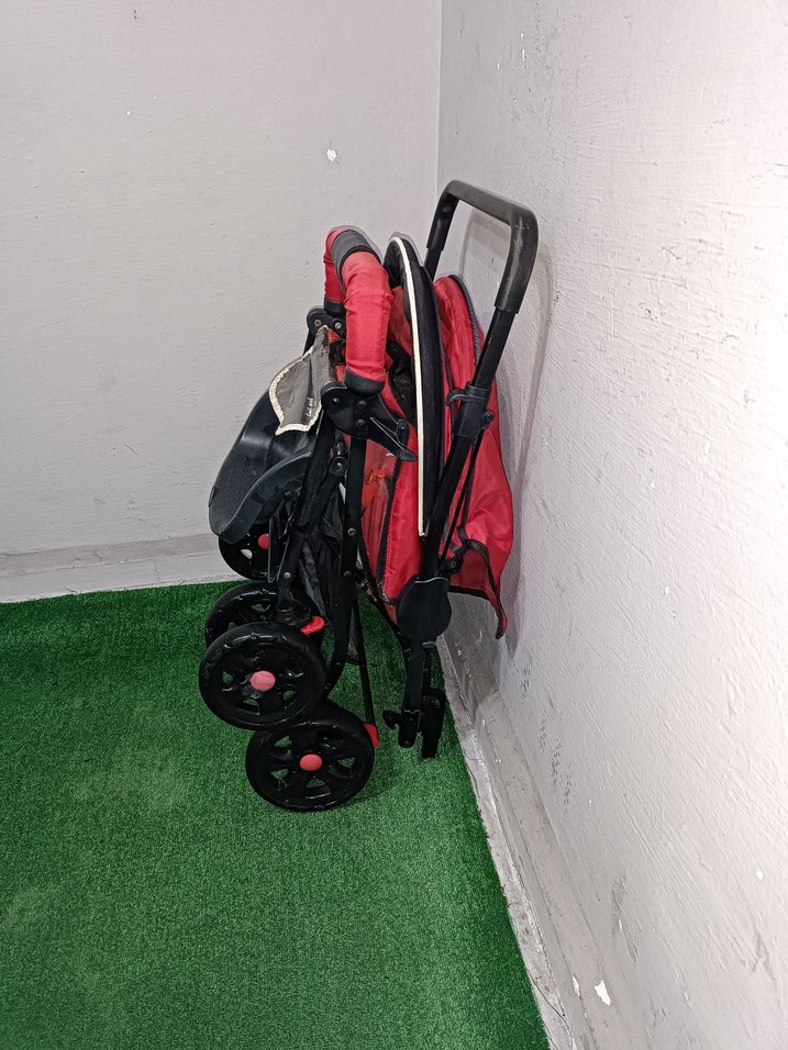 Kırmızı Renkli Bebek Arabası Temiz Sağlamdır Kargo Var - Görsel 5