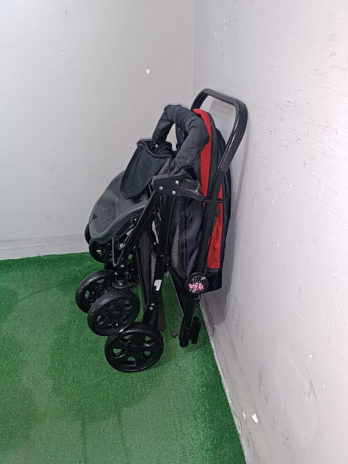 Kırmızı Bebek Arabası Temiz Sağlamdır Kargo Var - Görsel 5