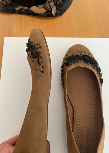 Massimo Dutti Bej Süet Boncuk Detaylı Kadın Babet