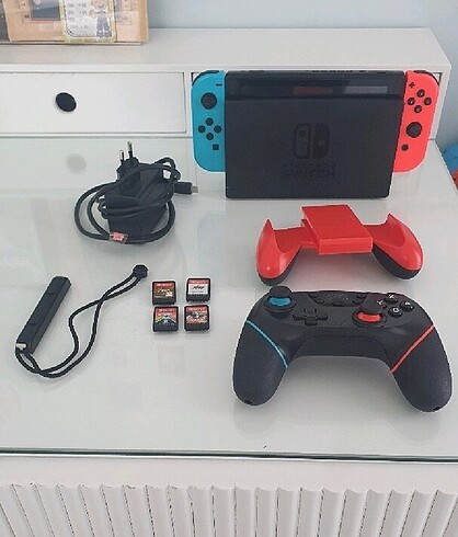 Nintendo Switch + Pro Controller