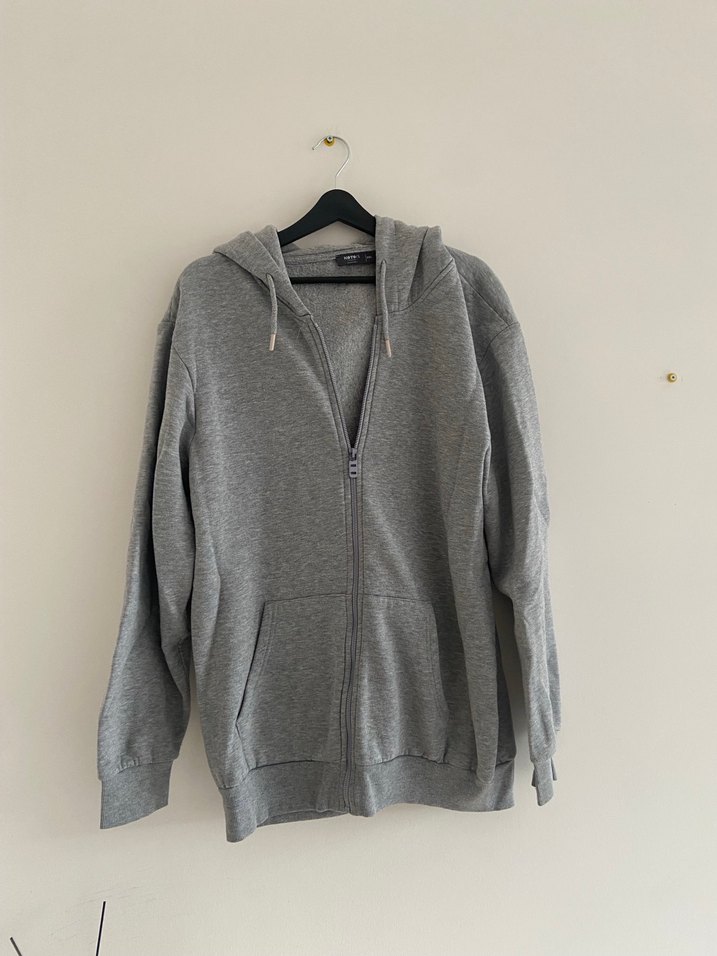 Gri kapüşonlu sewatshirt - Görsel 2