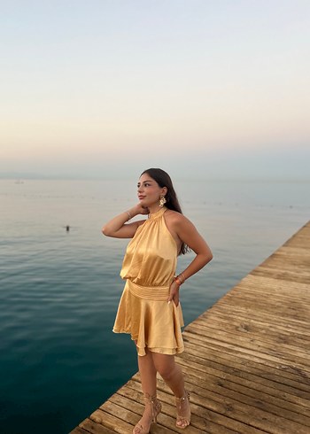 Parlak Altın Renkli Askılı Midi Abiye Elbise - Görsel 4