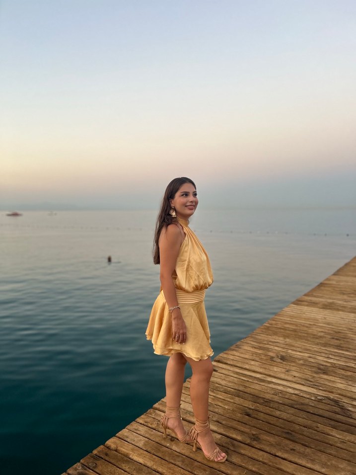 Parlak Altın Renkli Askılı Midi Abiye Elbise - Görsel 5