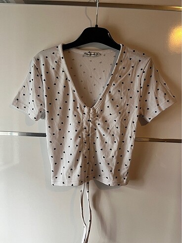 Bershka önden büzgülü kalpli crop top t-shirt