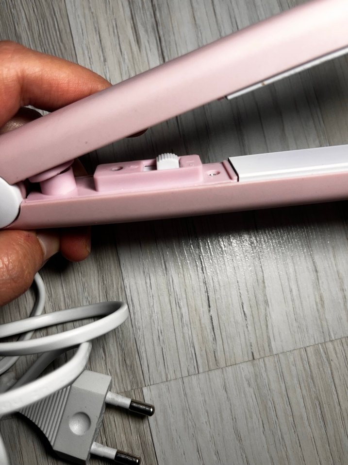 Pembe Mini Saç Düzleştirici - Görsel 3