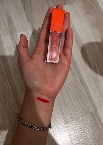 Parlak Kırmızı Ruj - Görsel 3