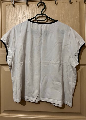 Siyah Yıldız Baskılı Beyaz Kadın Tişört - Görsel 2