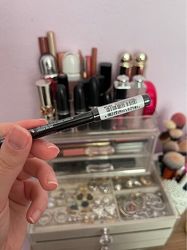 Beden Nyx nude truffle dudak kalemi