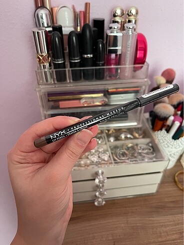 Nyx nude truffle dudak kalemi