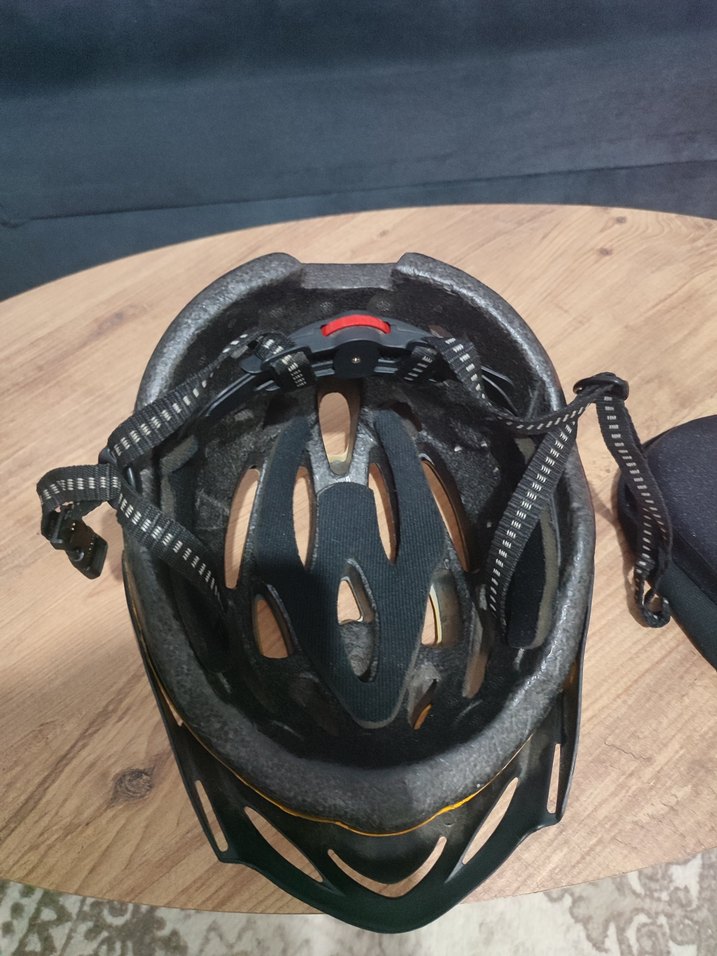 Sarı Biker Tarzı Motosiklet Kaskı  jel koltuk arka sinyal ışığı - Görsel 4