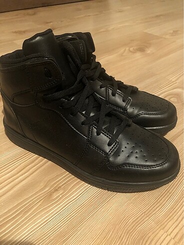 siyah bilekli ayakkabı