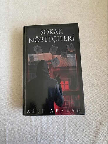 Sokak Nöbetçileri Aslı Arslan karton Kapak