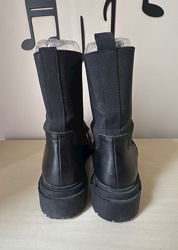 39 Beden siyah Renk Stradivarius Bot