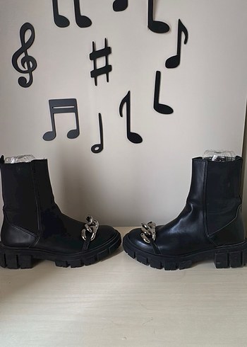 Stradivarius Stradivarius Bot