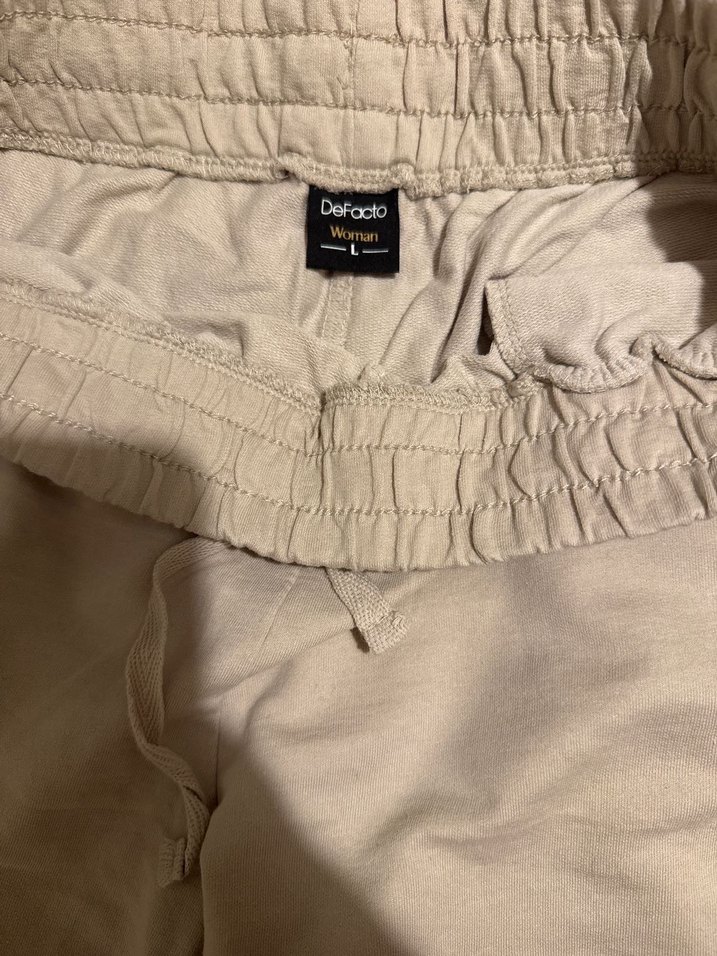 Krem Rengi Şort - Görsel 2