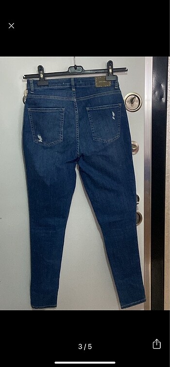 30 Beden Eskitme ve yırtma detaylı jean