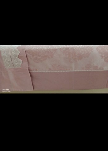 İşlemeli Pembe Parlak Yatak Örtüsü - Görsel 3